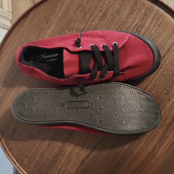 Sneakers - Picture 3 of 4